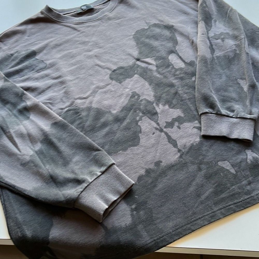 HARE Graphic Print Long Sleeve Pullover Crew Neck Sweatshirt Medium